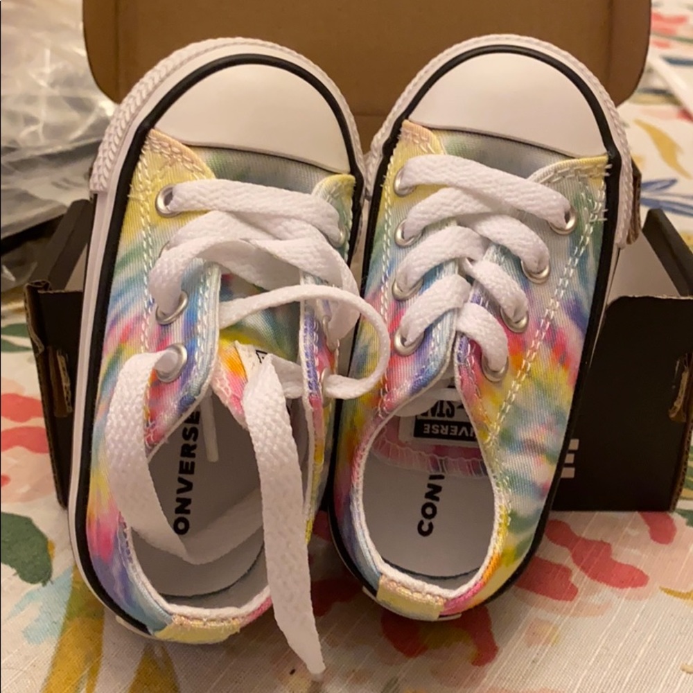 NIB Adorable Converse Tie Dye Toddler Size 5